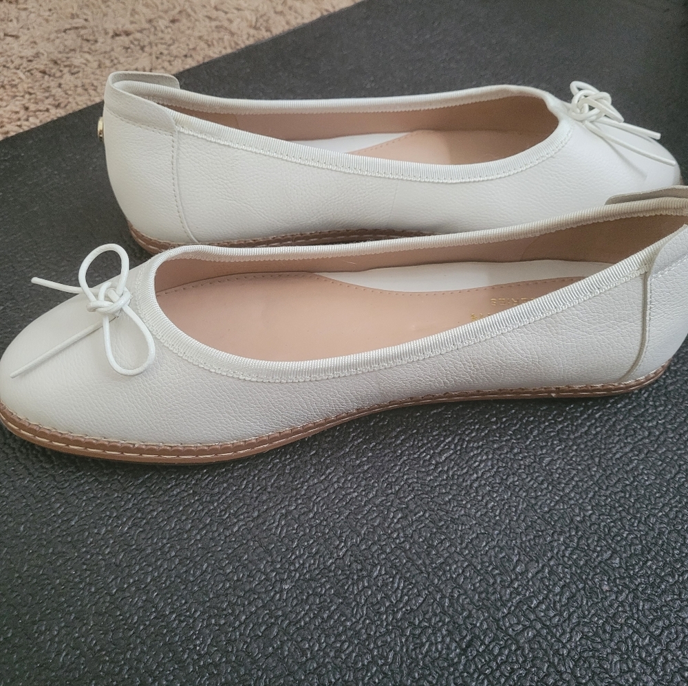 Sz 8 Cole Haan Cream/White Leather Flats